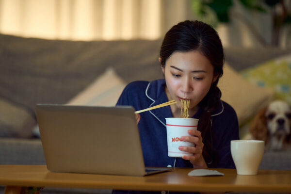 やっぱり夜食は健康に悪い！？研究によって明らかにされた糖尿病やメタボリックのリスク