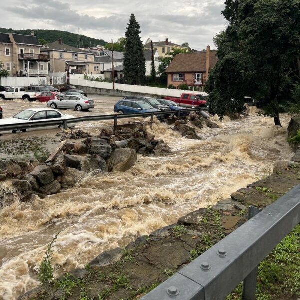 米北東部の洪水で1人死亡、被害・経済損失30億ドル超か