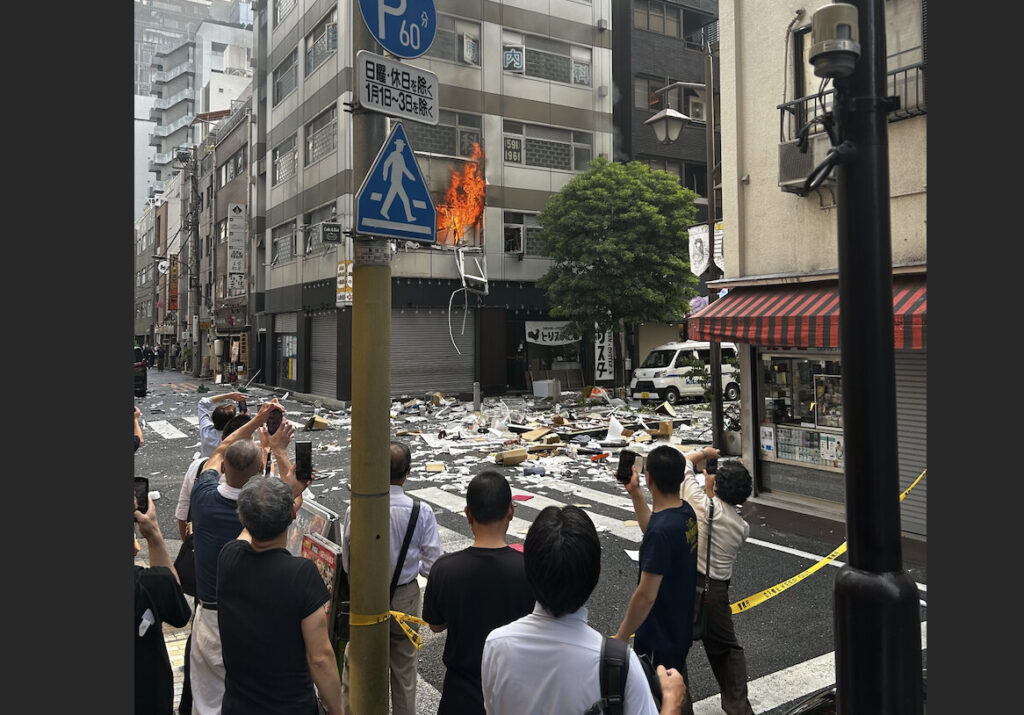 新橋ビル飲食店で爆発　ガス充満…店長「ライターをつけた瞬間に爆発」＝報道