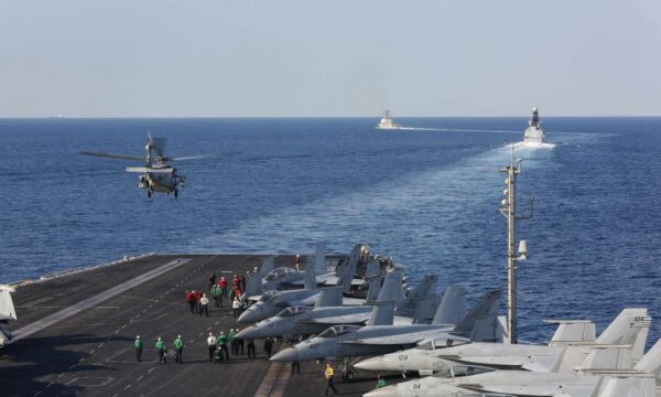 米海軍空母リンカーン　マラッカ海峡通過　艦隊は数日で中東圏内