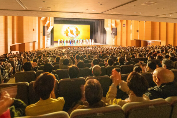 盛況の神韻名古屋公演　「これが私たちのお正月」リピーターは連日鑑賞