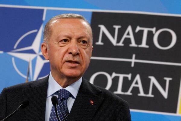 トルコ大統領、スウェーデンのＮＡＴＯ加盟批准法案に署名