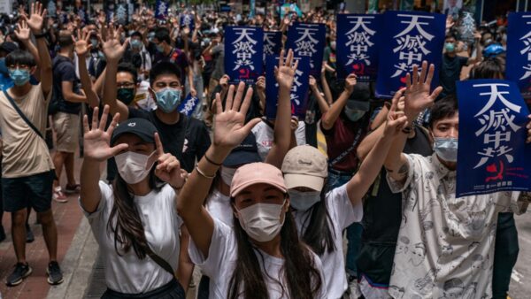 香港出身の台湾移民「兵士に志願して、台湾を護りたい」　来たる総統選で初めて投票