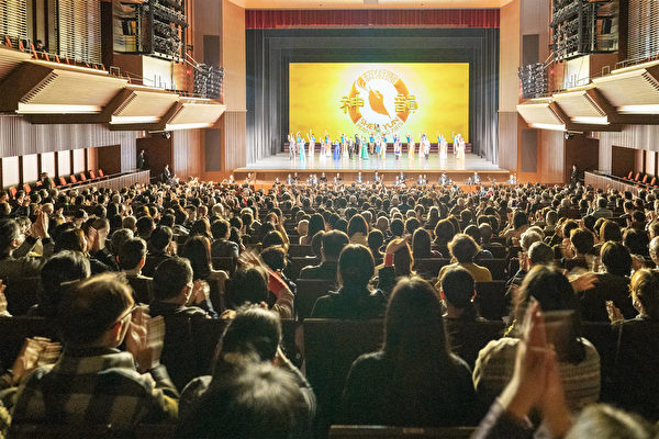 「テノール歌手の情熱に感動」有名オペラ歌手が神韻を称賛、八王子公演開幕