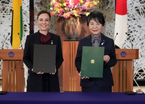 日・ジャマイカ外相会談　海洋調査船供与関連書簡署名