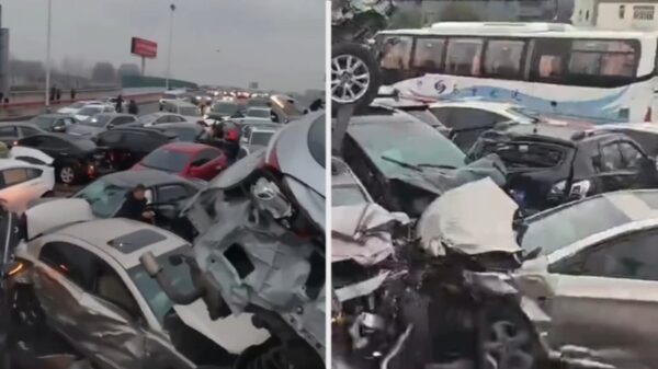 路面凍結で大規模な玉突き事故　車100台以上が折り重なり、9人けが＝中国 江蘇