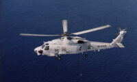 自衛隊ヘリ捜索に最新深海調査システム『ディープ・トウ』が投入—墜落事故の海底調査進展