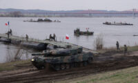 ポーランド、全面戦闘に備え　軍事準備を強化