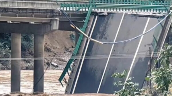 【動画あり】陝西省でまたも「手抜き工事」　高速道路崩落で12人死亡、31人行方不明