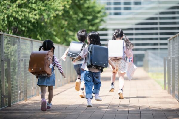 児童生徒数の減少が顕著　学校基本調査