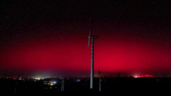 【動画あり】「血の色」に染まる北京の夜空　曰く「王朝の終焉」