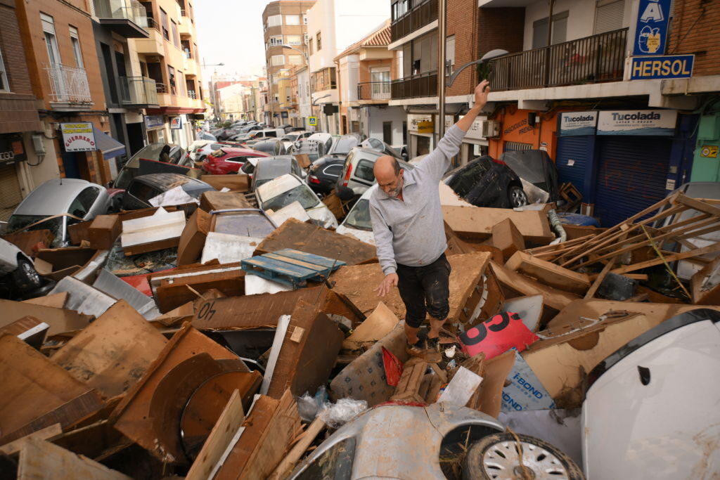 スペインで集中豪雨により洪水発生　死者数は200人越え