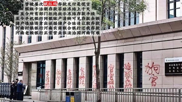 中国で裁判所の外壁に落書きした市民が消息を絶つ