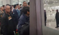 【動画あり】中国で駅員が寝坊？　大勢の乗客駅入れず「大騒ぎ」