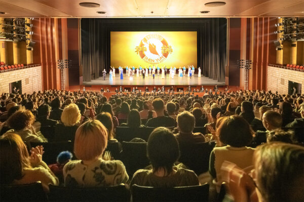 神韻公演が古都・京都で開幕　芸術家から住職まで…世界最高峰の舞台に各界から絶賛の声