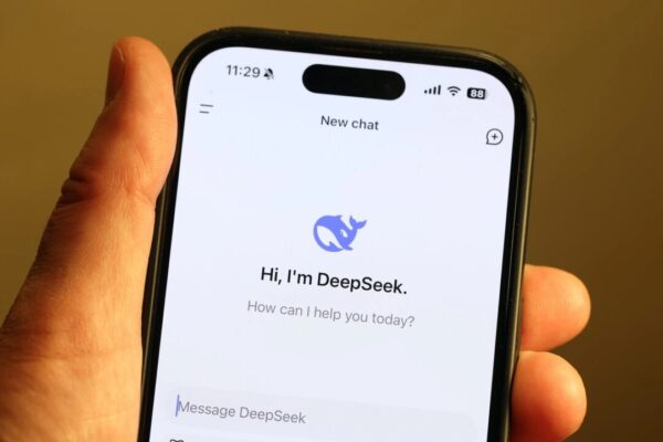 中国AIアプリ「DeepSeek」　中共寄りの偏向を露呈