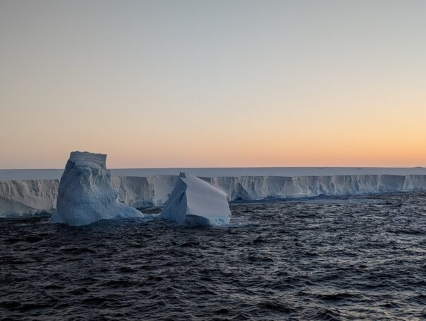 世界最大の氷山A23a　南ジョージア島に衝突する可能性