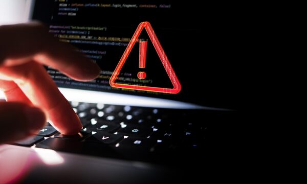 総務省が新たなサイバー攻撃手口に注意喚起　アプリ解析でサーバーを直接攻撃、個人情報漏えいに警戒