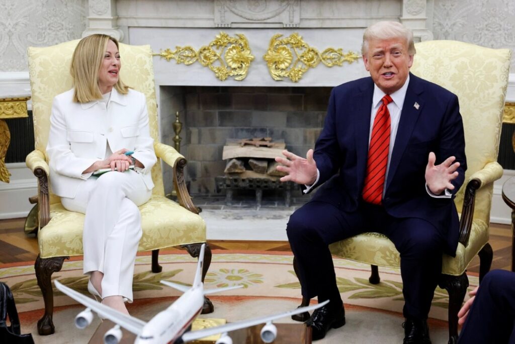 トランプ氏　イタリア首相と会談　EUとの貿易協定に自信示す