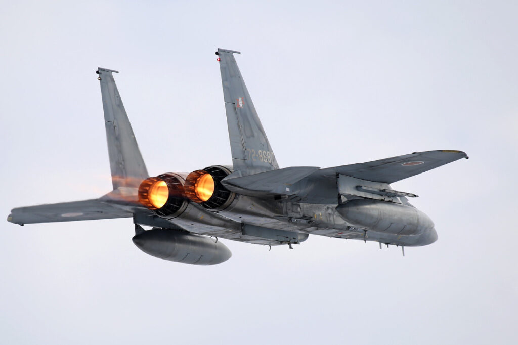 尖閣諸島周辺で中国海警局ヘリが一時領空侵犯　防衛省が厳重抗議