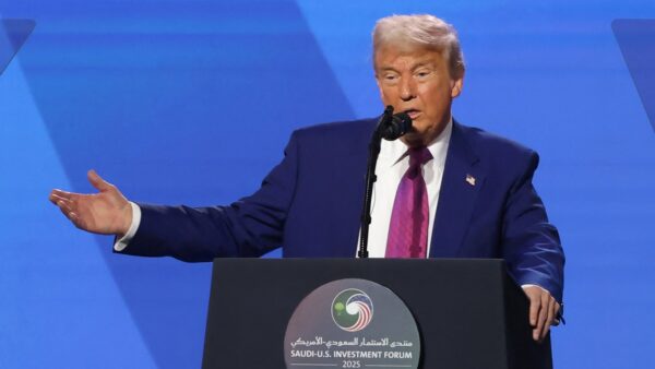 トランプ米大統領が珍しくバイデン氏を「擁護」