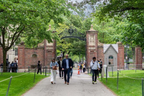 トランプ政権とハーバード大学の対立激化　留学生制限と補助金凍結の行方