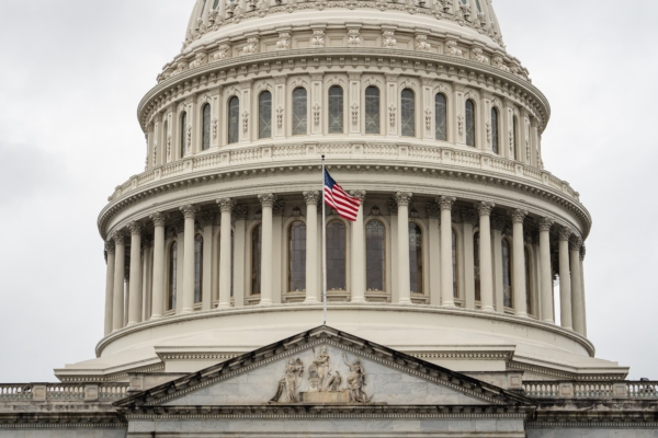 米国会で李洪志氏に敬意　世界法輪大法デーに合わせ2回の国旗掲揚