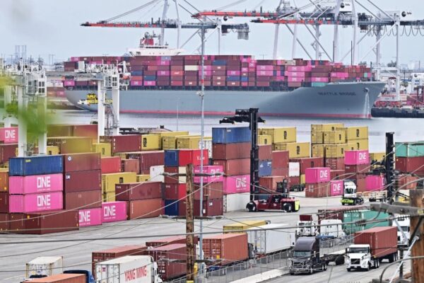 トランプ関税復活　米控訴裁が差し止め命令を一時停止