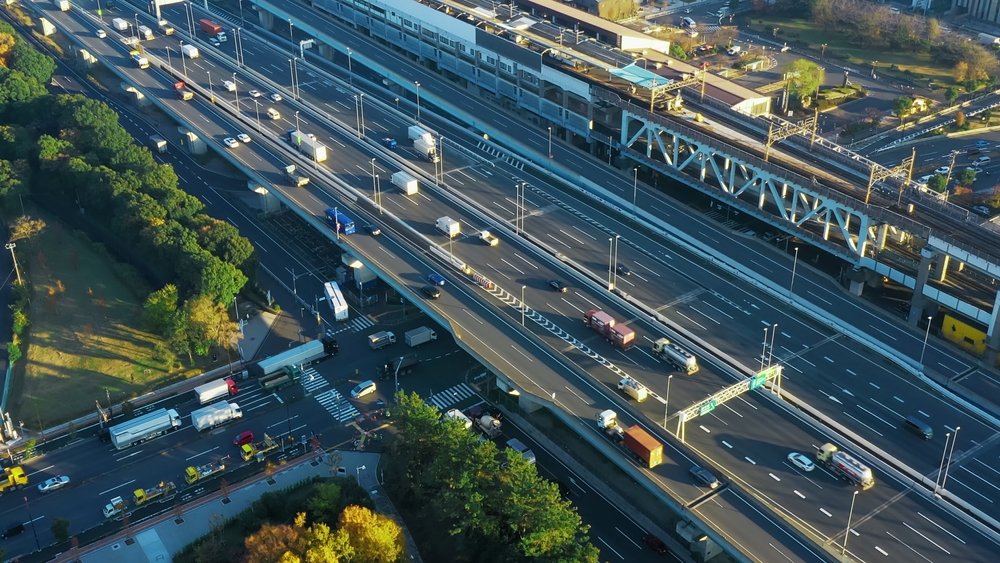 停車中の京都市バスに車が正面衝突　酒気帯び運転の疑いで男を逮捕