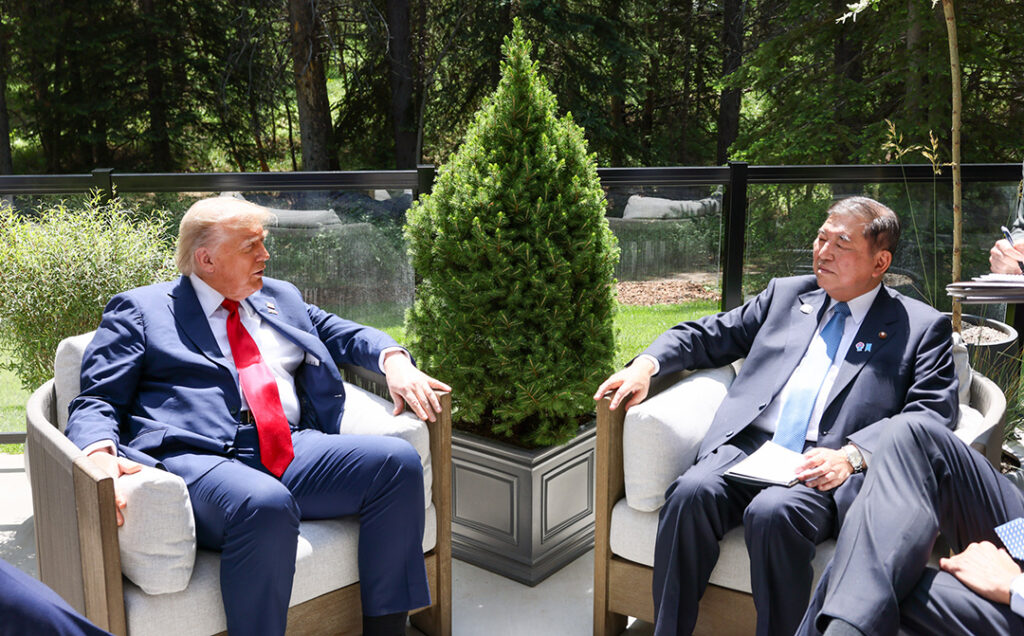 日米首脳　関税問題で協議継続を確認　G7カナナスキス・サミットで会談