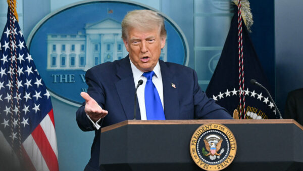 トランプ大統領　新唐人と大紀元を称賛「素晴らしいグループ」