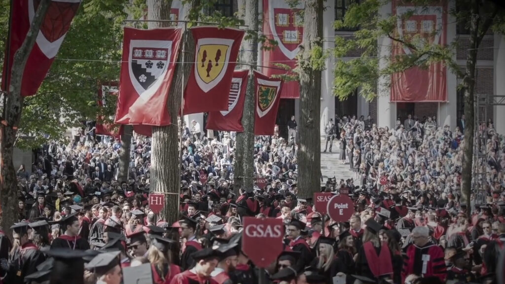 ハーバード大卒業式 中共官僚の娘が登壇し大規模な宣伝演説を展開