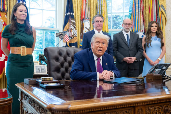 トランプ大統領　州兵は現地の安全が確保されるまでロスに駐留