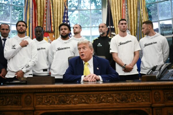 トランプ大統領　イラン核問題で強硬姿勢　政権崩壊も示唆