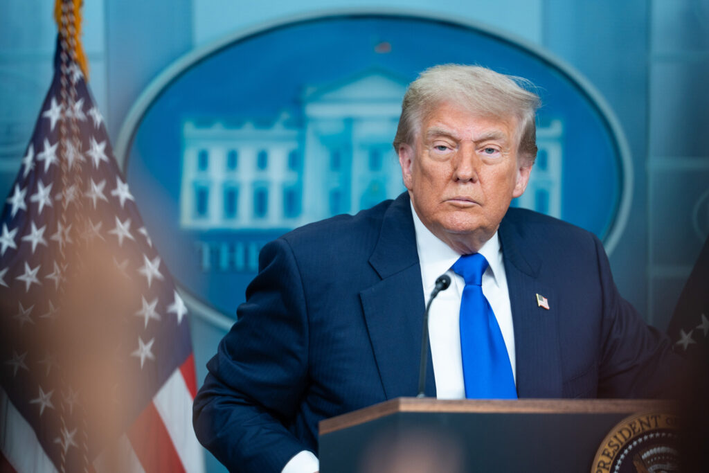 米軍を中傷した記者　トランプ大統領が名指しで非難