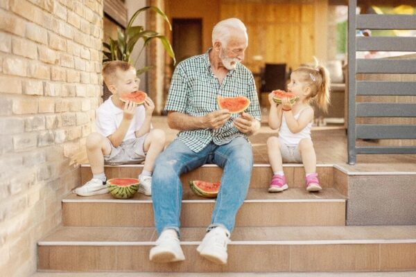 長寿の追求：百歳以上の人々と中医学からの洞察