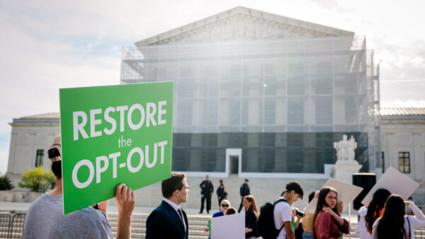 米最高裁がLGBTを支持する書籍をめぐる紛争で保護者側に有利な判断