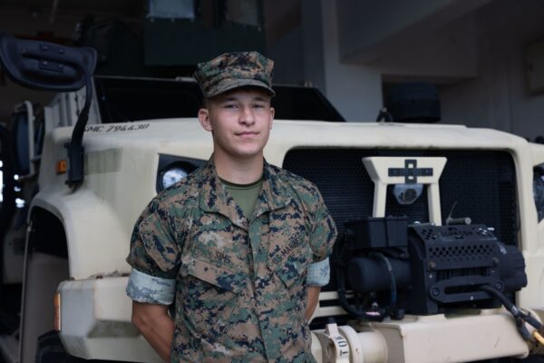 米海兵隊員が沖縄で負傷女性を救助　「気にしないでください、人助けは当たり前」