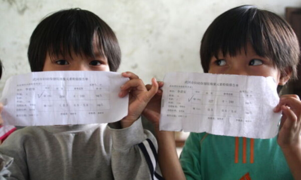 幼稚園での集団鉛中毒　中国当局が「投毒」で幕引き　広がる疑念と過去の闇