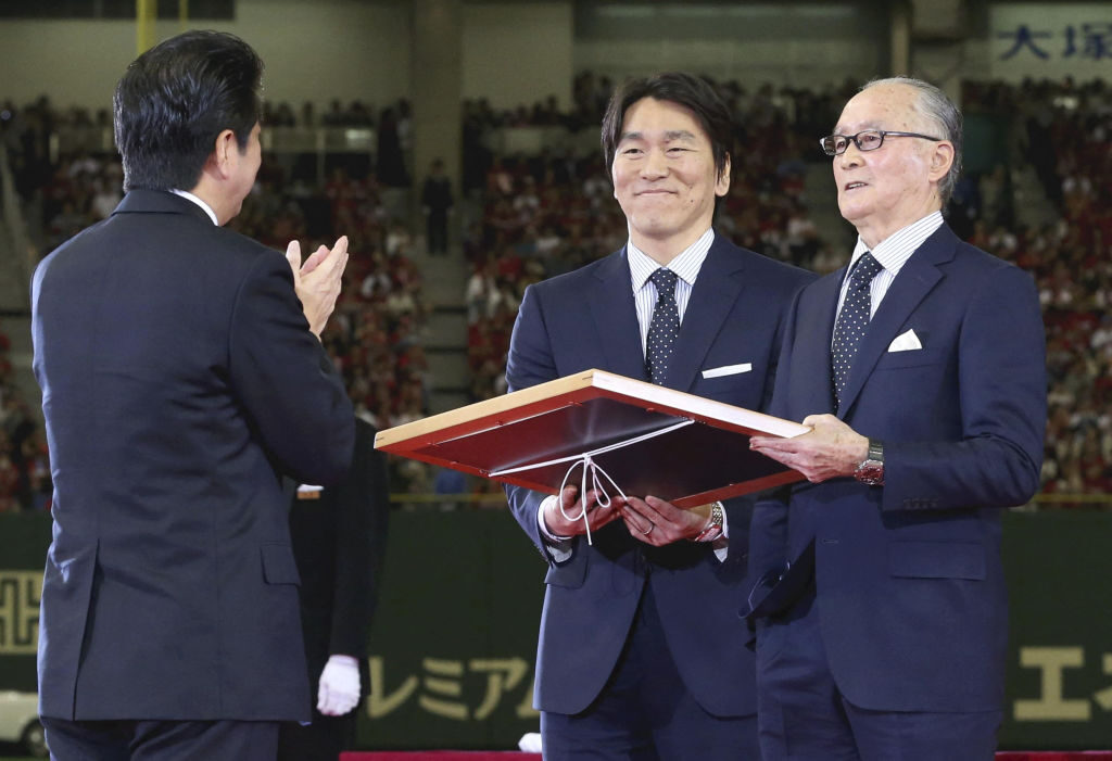 長嶋茂雄氏に従三位　政府が閣議決定　「偉大な選手」林官房長官