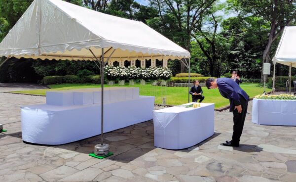 硫黄島戦没者遺骨23柱帰還　千鳥ヶ淵で引渡式　小林防衛大臣政務官が参列