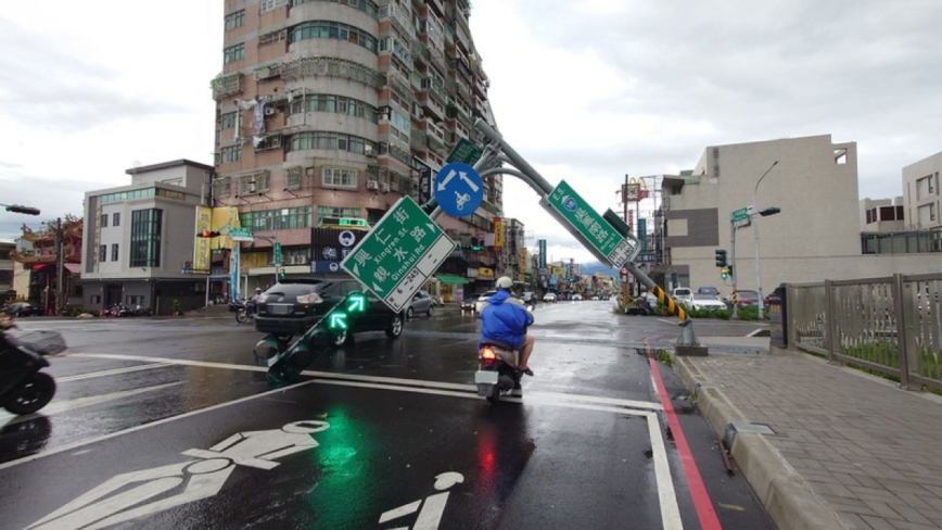 台風4号台湾を直撃　「史上初のルート」　暴風と停電の爪痕深く【写真特集】