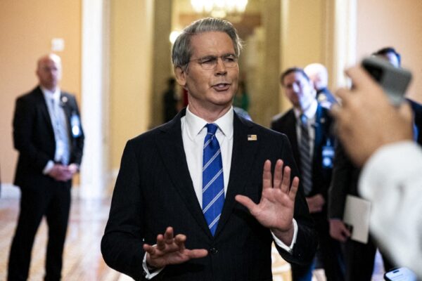 米中交渉が間もなく再開　 ベッセント氏　中共の危機を予告