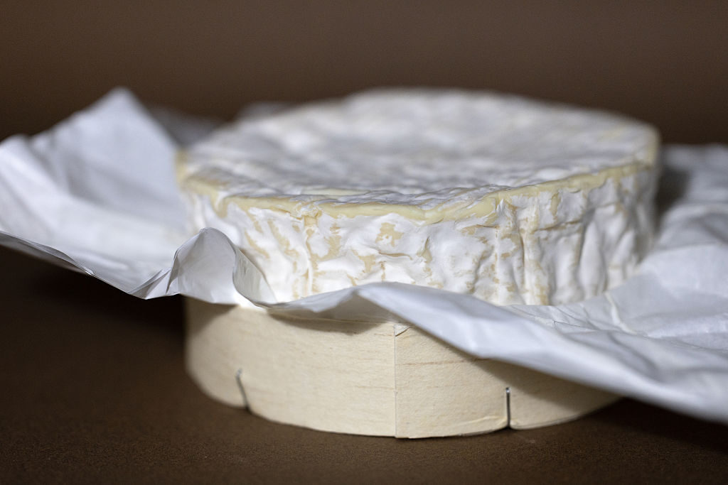 仏産チーズ食中毒　成城石井が回収