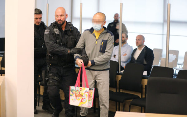 欧州議会の機密を中共に漏洩　元議員スタッフら2人に対する公判始まる