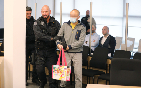 欧州議会の機密を中共に漏洩　元議員スタッフら2人に対する公判始まる