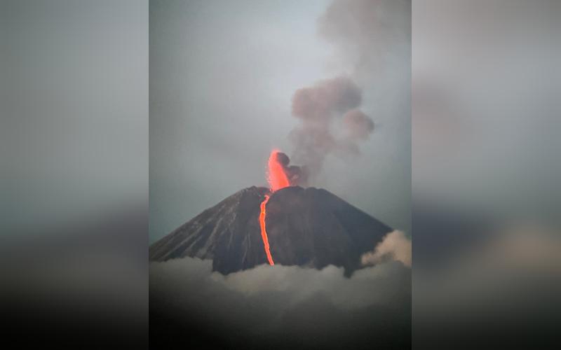 ロシアの大地震が引き金　カムチャツカで火山大行進　7火山が噴火