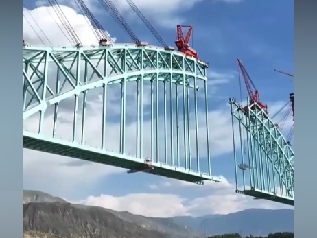 中国鉄道橋で事故　10人死亡4人不明