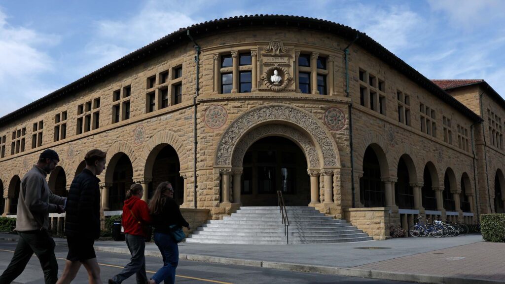 スタンフォード大学の大学院生 「中共工作員にスパイに誘われた」と告発