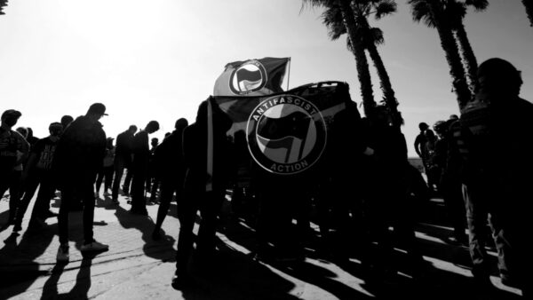 トランプ大統領　オレゴンに州兵派遣　「国内テロ」対処で「全面的武力行使」も